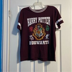 Harry Potter Women’s Hogwarts Crest Burgundy Short Sleeve Tee Size L